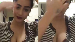 Beautiful horny sexy cat clevage chatting with fans