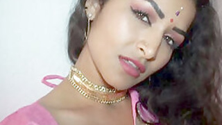 Desi sexy bhabi dances and show her nude