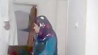 Desi afgali mulla foda um yaung menina