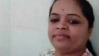 Indian Bhabhi Fingering On Video Calling