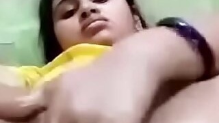 Wonder girl Pooja jerking pussy kar rahi hai
