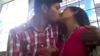 Desi gf bf beijo beijando