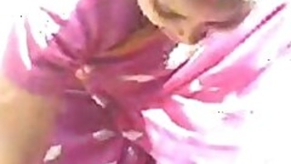 Desi bhabhi in sari shows her pussy