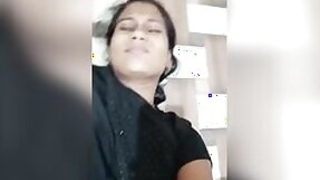 Hot Desi slut shows off and rubs her fingers in XXX pussy in the bathroom
