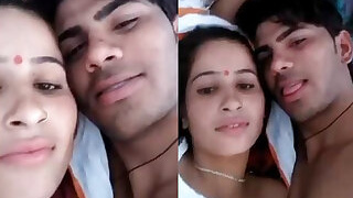 Desi Indian girl shows her tits