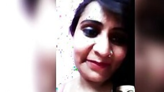 Sonia Bhabhi shows her tits during a video call
