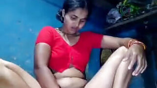 Indian Hillbilly Bhabi Masturbates