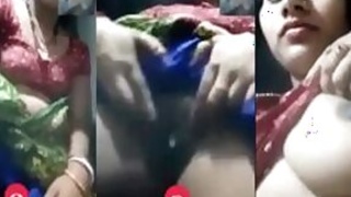Desi Bhabhi Whatsapp sex with her secret lover clip
