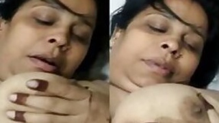 Unsatisfied Desi XXX bitch with her big tits on camera