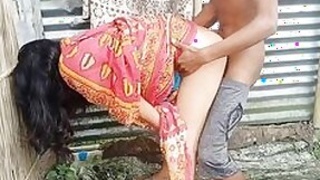 Bengali bhabi in red sari sucks hubby Desi and has XXX sex outdoors