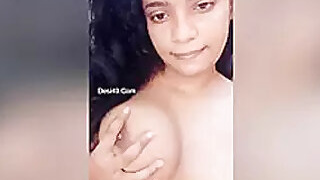 Today's Exclusive Sexy Girl Desi shows her boobs