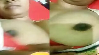 Desi Indian shows off her big tits and pussy