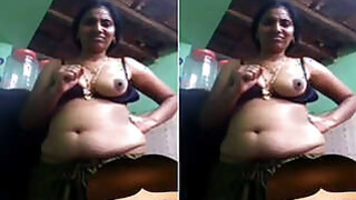 Telugu Bhabhi shows her boobs on facebook