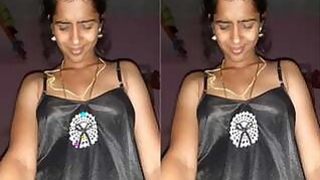 Tamil Bhabhi Shows Her Naked Body