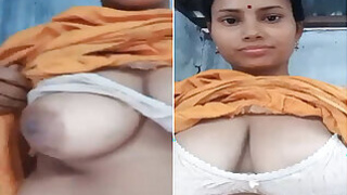 Desi Bhabhi shows off her big tits and pussy