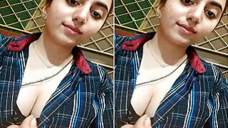 Sexy Girl Paki Shows Her Boobs Part 2