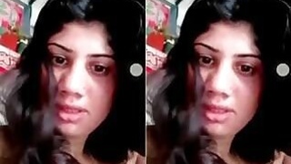 Pakistani Girl Shows Tits on Video Call