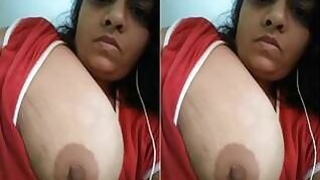 Desi Girl Shows Her Boobs On Video Call