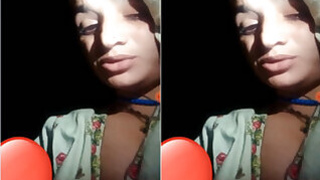 Sexy Paki Bhabhi Shows Tits And Pussy Part 5