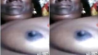 Mallu Bhabhi Shows Tits and Pussy On Video Call