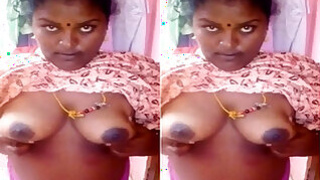 Mallu Bhabhi Shows Tits