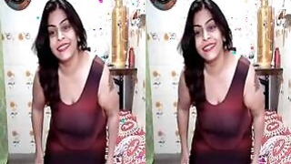 Sexy Bhabhi Shows Body On Webcam Show